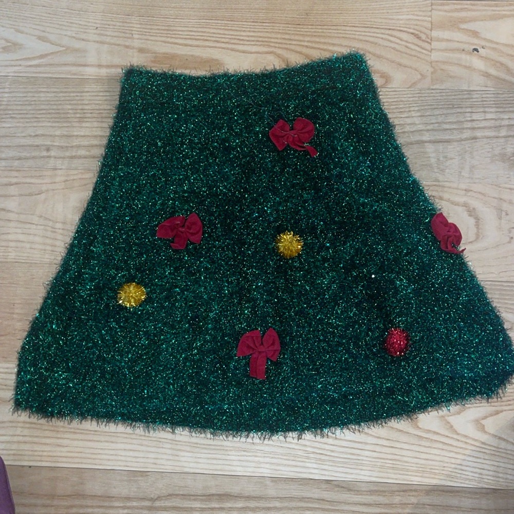 Christmas tree skirt women’s small new flaw alert metallic